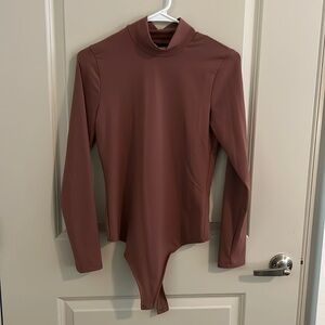 Abercrombie Soft Matte Seamless Long-Sleeve Mockneck Bodysuit in Brown. Size M